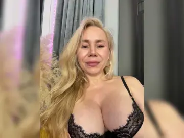 Watch Live Sex Cams with Lunesa - Bongacams