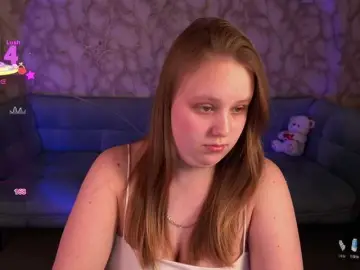 Live Sex Cam with CrystallPaws - Bongacams