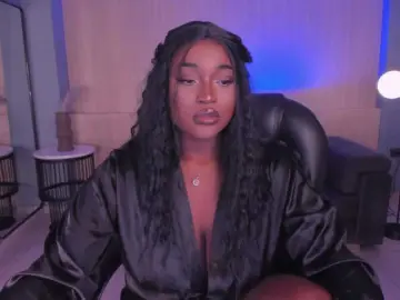 Live Porn with SavannahStorm - Bongacams