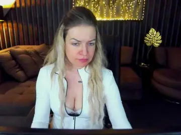 Live Sex Cam with AnnaSnow - Bongacams