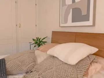 Sex Chat with Helenahills - Bongacams