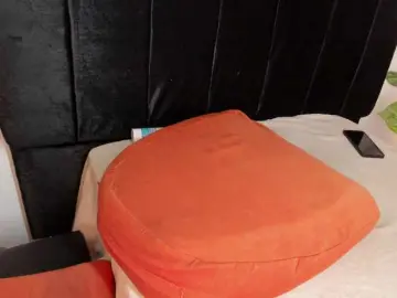 Watch Live Sex Cams with Milfandrea - Bongacams