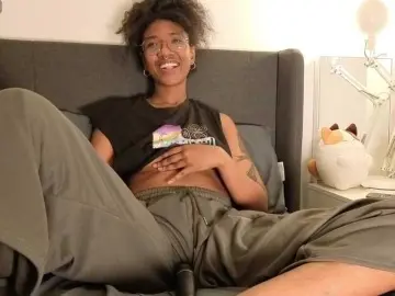 Adult Webcam with CarolineS - Bongacams