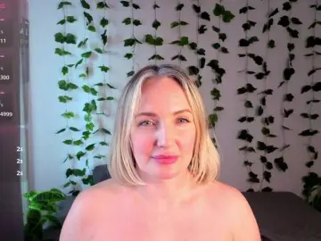 Free Porn Cam with MonikaFoxys - Bongacams