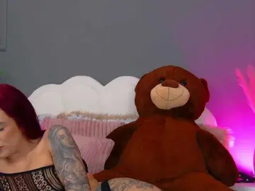 Adult Video Chat with CrystalRed - Bongacams