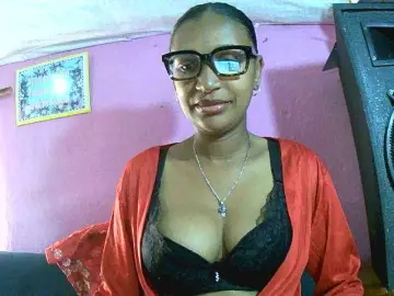 Live Porn with Mynah - Bongacams