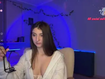 Live Sex with kitty1kristy1 - Bongacams