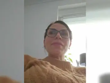 Live Sex Cam with SophieMary - Bongacams