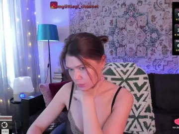 Sex Chat with MyLittlegi - Bongacams