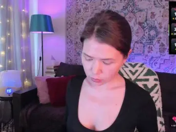 Sex Chat with MyLittlegi - Bongacams