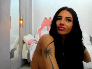 Watch Live Sex Cams with BritneyCharm - Bongacams