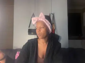 Free Live Porn with SexyBaddie - Bongacams