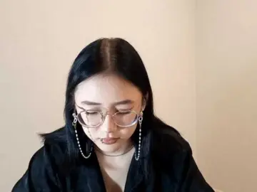 Sex Cam with MyrleHenggeler - Bongacams