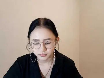 Live Sex Cam with MyrleHenggeler - Bongacams