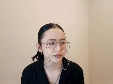 Live Porn with MyrleHenggeler - Bongacams