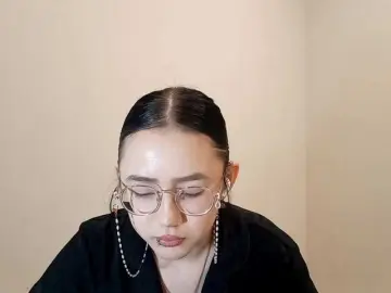 Live Sex Cam with MyrleHenggeler - Bongacams