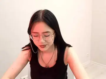 Adult Webcam with MyrleHenggeler - Bongacams