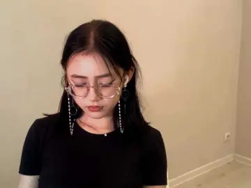 Live Sex Cam with MyrleHenggeler - Bongacams