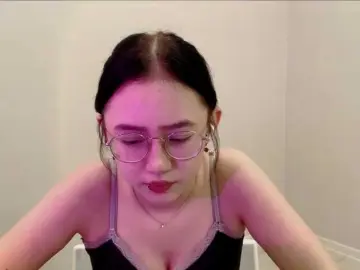 Sex Chat with MyrleHenggeler - Bongacams