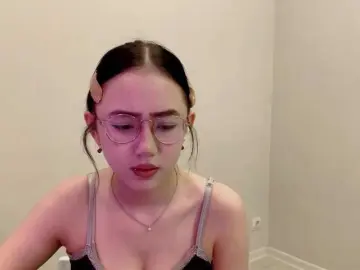Adult Webcam with MyrleHenggeler - Bongacams