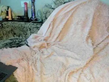 Live Sex Cam with EatFuckLove - Bongacams