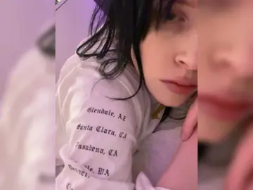 Sex Chat with emog1rl - Bongacams