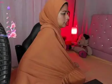 Live Sex Cam with NadiaKarim - Bongacams