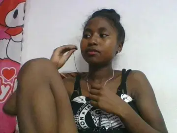 Live Sex Cam with Marinah1a - Bongacams