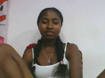 Live Sex Cam with Marinah1a - Bongacams