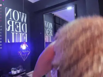 Free Live Porn with MiaCurly - Bongacams