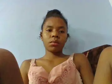 Best Webcam with Emelie1a - Bongacams