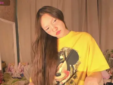 Adult Webcam with Cute-Lolly - Bongacams