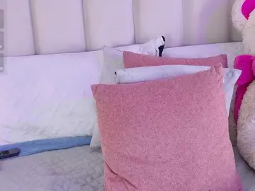 Best live sex cam show with ZoeCamils - Bongacams