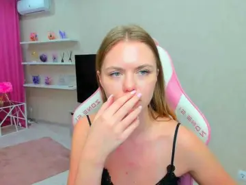 Adult Webcams with Strawberrye - Bongacams