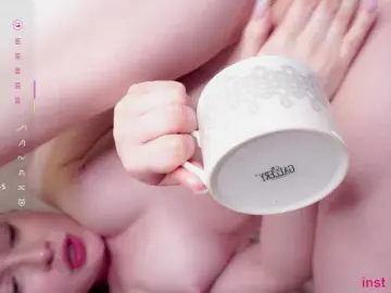 Watch Live Sex Cams with Holyhee - Bongacams