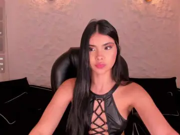 Sex Cam with MiaLaurence - Bongacams