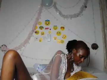 Best live sex cam show with QueenAria - Bongacams