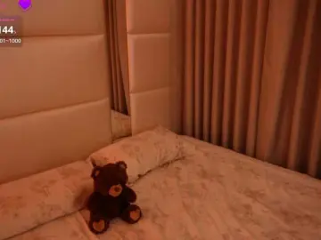 Live Sex with LilyColins - Bongacams