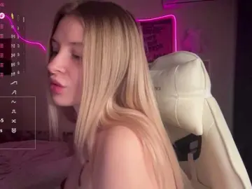 Nude Webcam with VictoriaMist - Bongacams