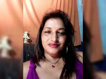 Watch Live Sex Cams with FiestyQueen - Bongacams