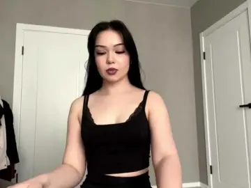 Live Sex Cam with MiaAsterr - Bongacams