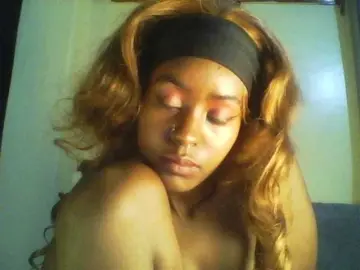 Watch Live Sex Cams with Mailena - Bongacams