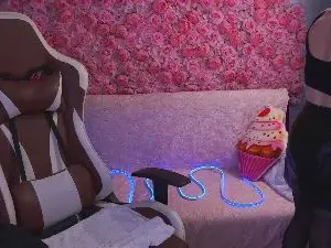 Free Live Porn with CarolinaaFoxyyy - Cam4