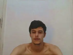 Live Porn with GiganteOMenino - Cam4