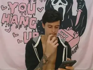Live Sex Cam with GiganteOMenino - Cam4