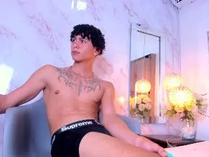 Live Sex Cam with MagnoRose_ - Cam4