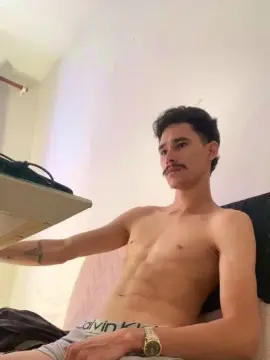 Free Live Porn with branquinho62go - Cam4