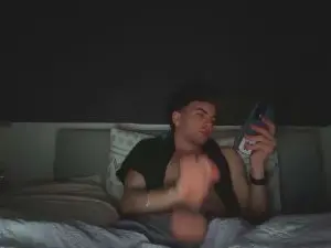 Adult Video Chat with Alee3ssandro - Cam4