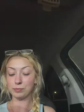 Live Sex Cam with raelynnbby - Cam4