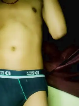 Best Webcam with Nomi270 - Cam4